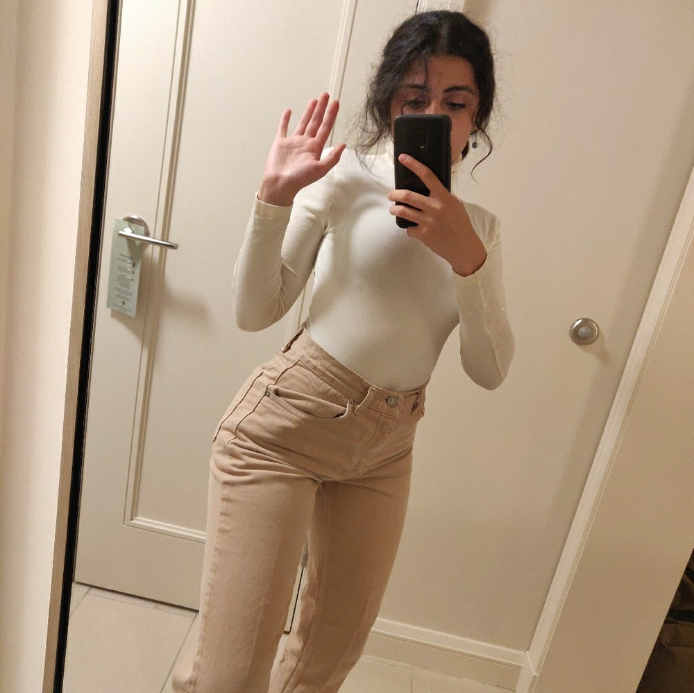 VTG High Waisted Calvin Klein Cream Jeans - Picture 3 of 8